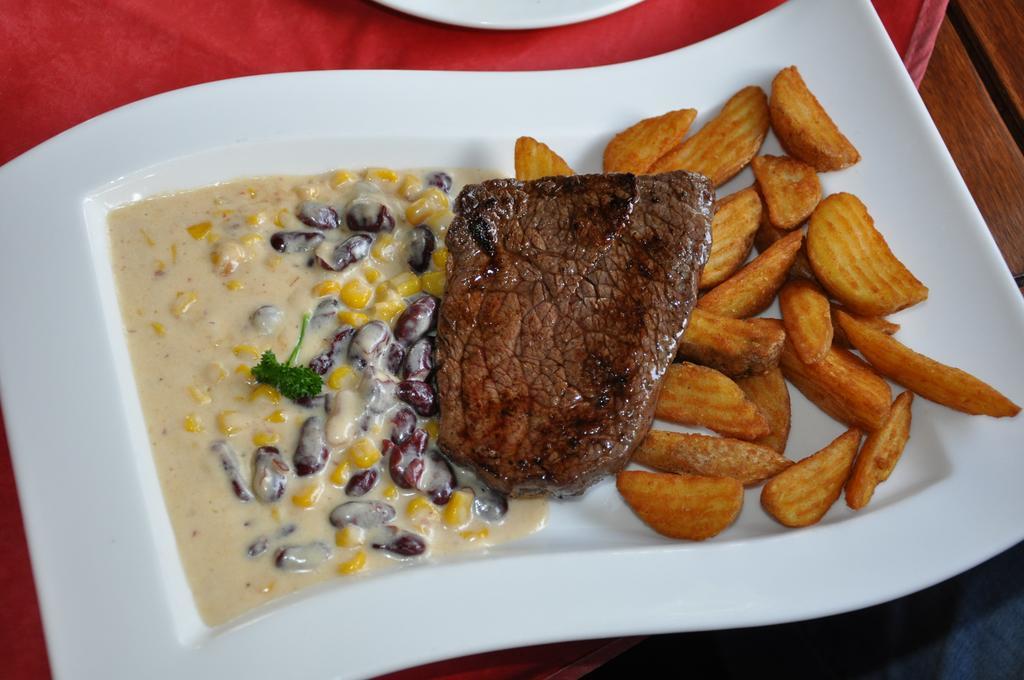 Steakhouse & Pension Crazy Horse Suhl Eksteriør billede